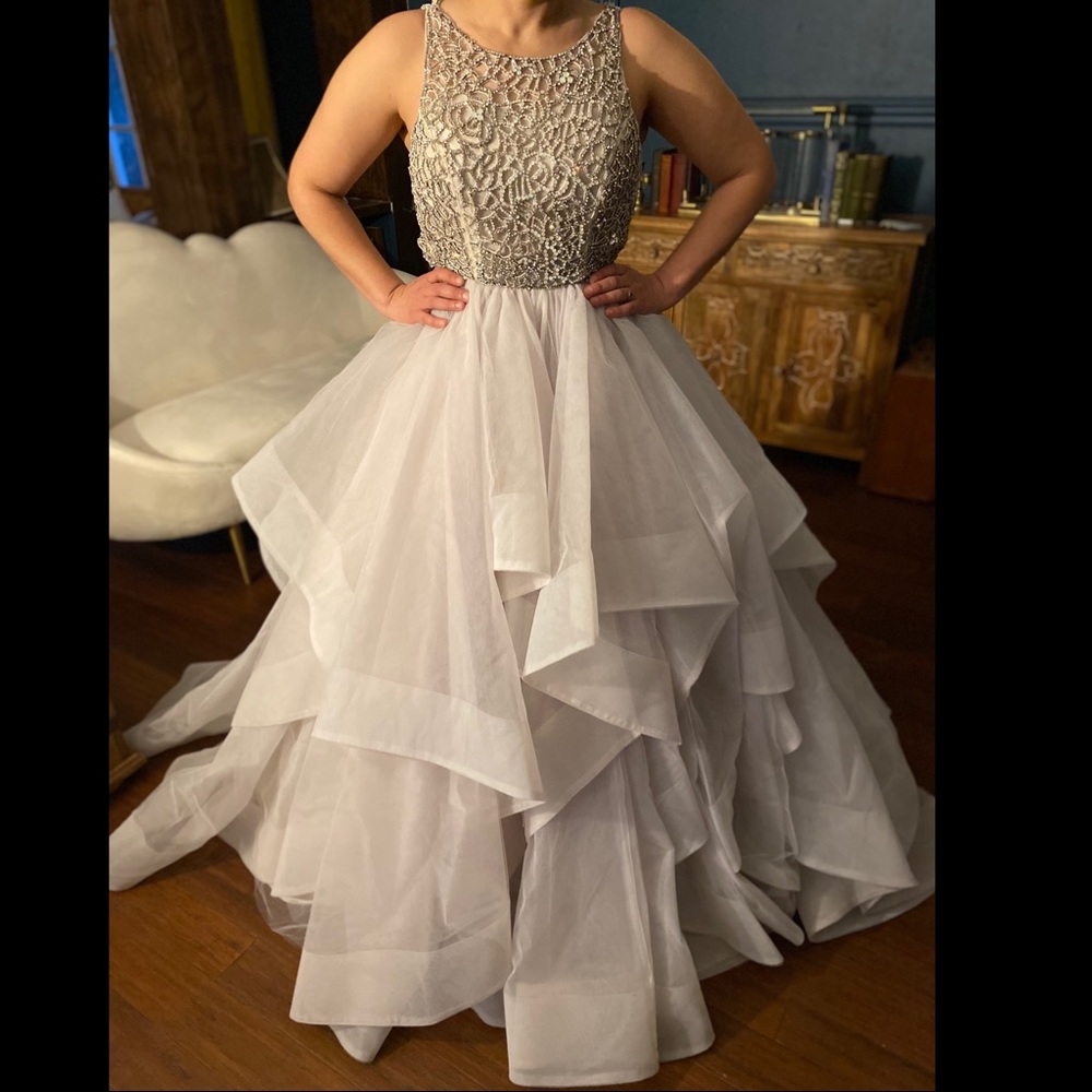Beautiful Hayley Paige wedding dress!!
